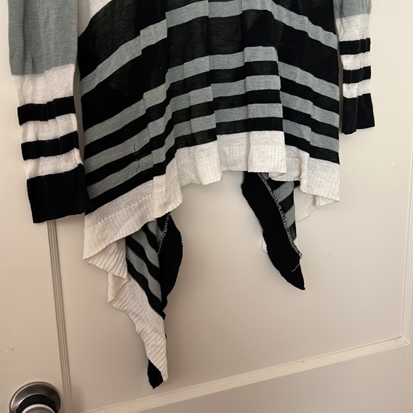 2Bebe white and black cardigan size: M/L - Picture 8 of 8